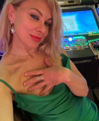 Анкета проститутки Аринка - город Збараж, 42 года, №2778